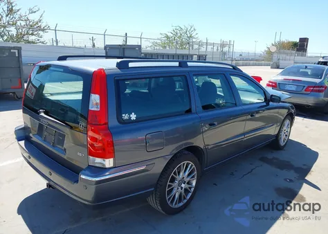 2006 Volvo V70 2.5T z USA, uszkodzony, nr VIN YV1SW592562560001
